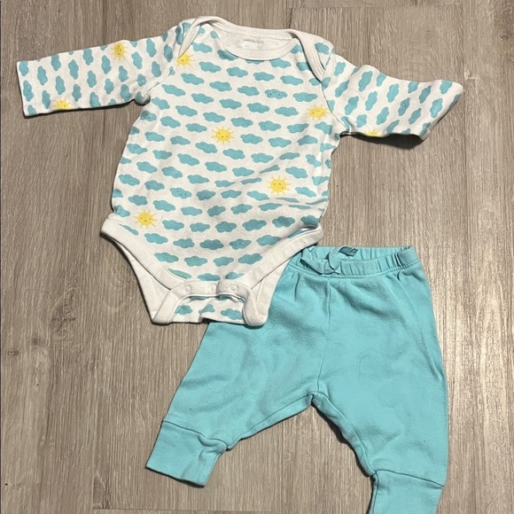 Cloud and Sun Patterned Kids One Piece Set - Picture 1 of 1